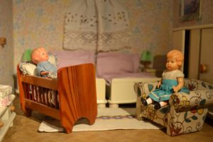 Detail einer Puppenstube im Märchenhaus